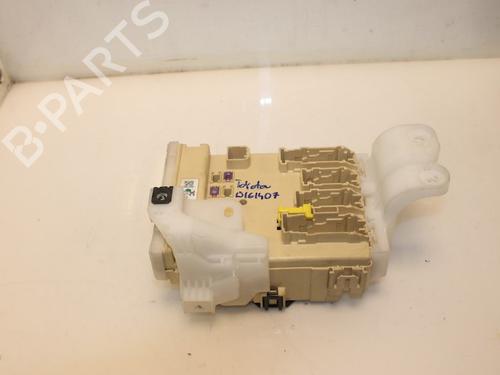 Used Fuse box Fuse box 15318774 15318774