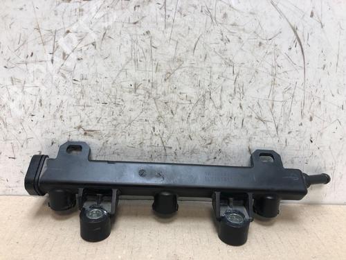 Used Injection rail Injection rail 37213557 37213557