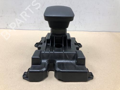 armrest-center-console-mercedes-benz-b-class-sports-tourer-w247-2018-37211022 main image
