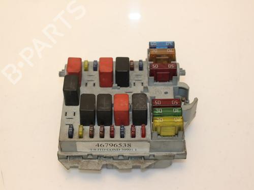 Used Fuse box FIAT STILO (192_) 1.9 JTD (192_XE1A) (115 hp) 16183273