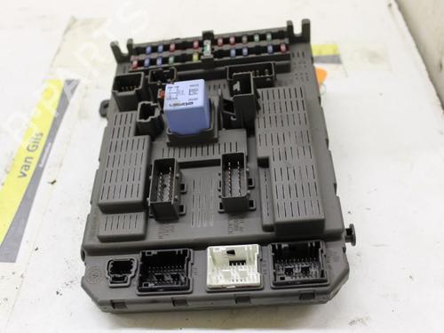 Used Fuse box Fuse box 15300713 15300713