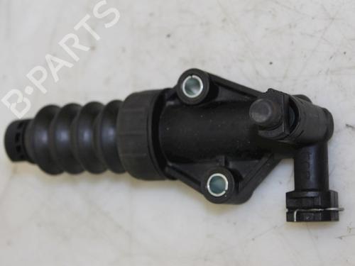 Used Clutch slave cylinder FIAT GRANDE PUNTO (199_) 1.4 (199AXB11, 199AXB1A, 199BXB1A, 199AXL1A) (77 hp) 15302430