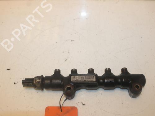 Used Injection rail Injection rail 15316360 15316360
