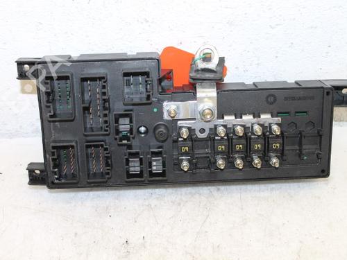 Used Fuse box Fuse box 15305818 15305818