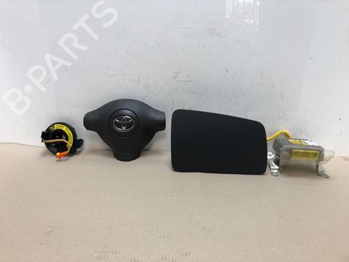 Used Airbag Kit TOYOTA YARIS (_P1_) 1.3 (SCP12_, SCP13_, SCP12R, SCP13R) (87 hp) 15297210