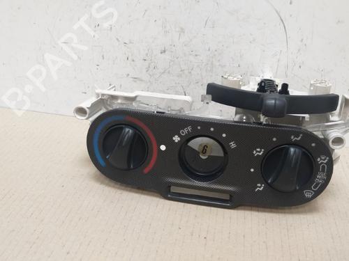 Used Climate control TOYOTA YARIS (_P1_) 1.3 (SCP12_, SCP13_, SCP12R, SCP13R) (87 hp) 15533101