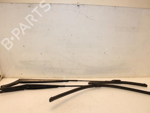 Used Front windshield wiper arm VW TOURAN (5T1) 1.5 TSI (150 hp) 15330867
