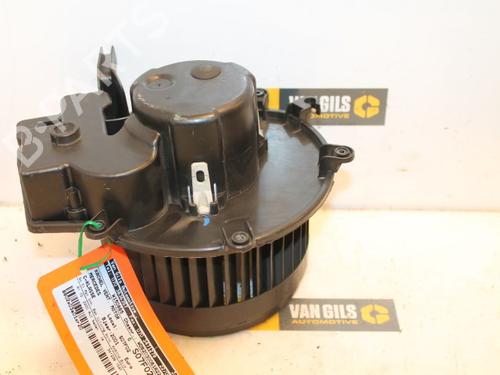 Moteur de chauffage MERCEDES-BENZ C-CLASS (W203) C 220 CDI (203.006, 203.008) (143 hp) 15311529