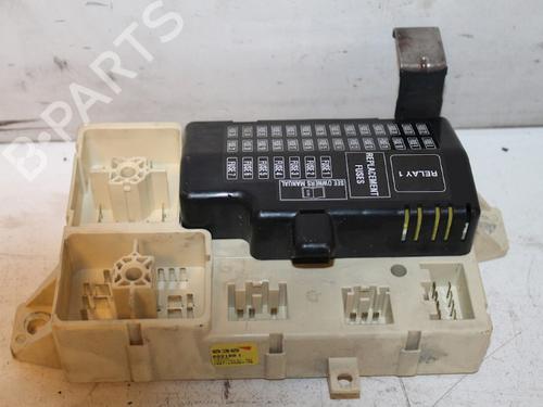 Used Fuse box Fuse box 15306632 15306632