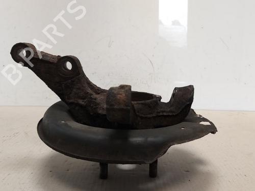 Used Left front steering knuckle TOYOTA YARIS (_P1_) 1.0 (SCP10_, SCP10R) (68 hp) 15343166