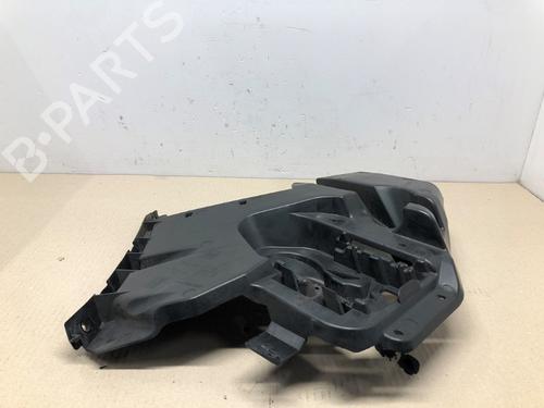 Used Rear bumper bracket VOLVO V40 Hatchback (525) D2 (114 hp) 22311785