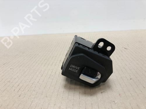 kombi-kontakt-stilkkontakt-lynk-co-01-phev-8889581798-2017-15347895 main image