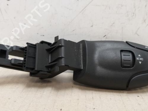 Commandes au volant VW POLO (9N_, 9A_) 1.4 16V (75 hp) 15532850