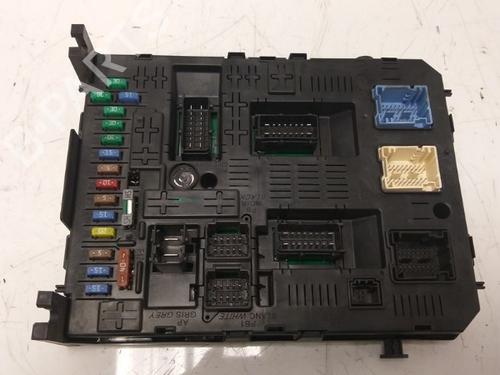 Used Fuse box Fuse box 15340299 15340299