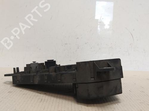 Used Fuse box BMW 5 (E60) 530 d (218 hp) 16075337
