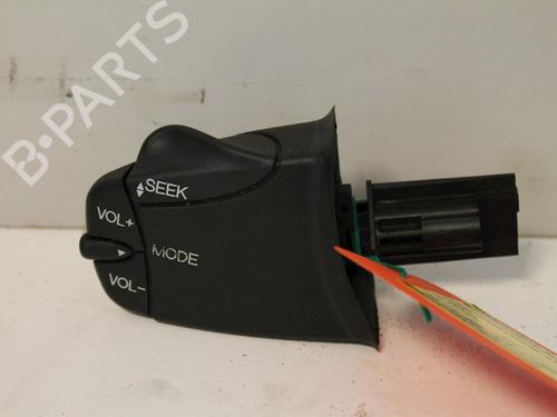 Used Steering wheel controls Steering wheel controls 15305757 15305757