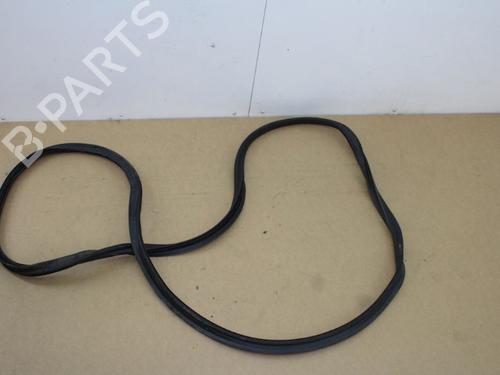Used Rubber door seal VW TOURAN (5T1) 2.0 TDI (150 hp) 15325195