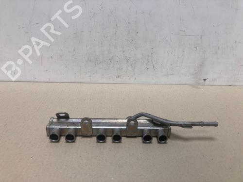 Used Injection rail Injection rail 37213626 37213626