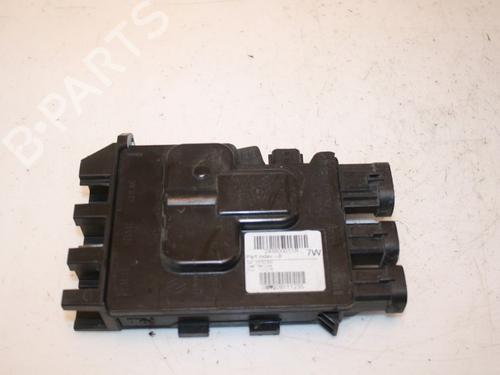 Used Fuse box Fuse box 15332710 15332710