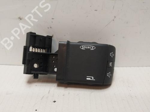 Used Steering wheel controls Steering wheel controls RENAULT MEGANE II Estate (KM0/1_) 2.0 (135 hp) 15531704 15531704
