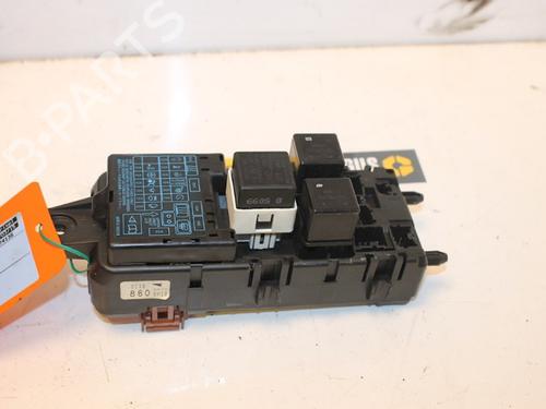 Used Fuse box Fuse box 15310488 15310488