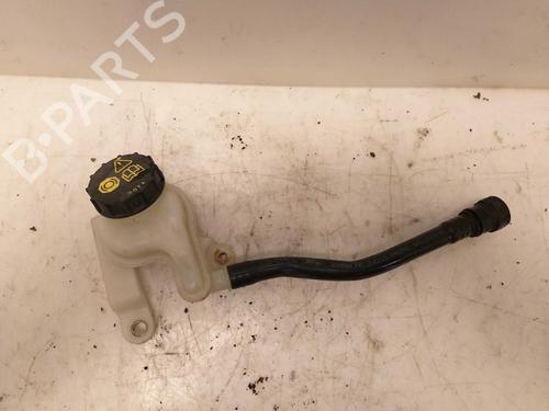 Used Brake fluid reservoir Brake fluid reservoir 15338382 15338382