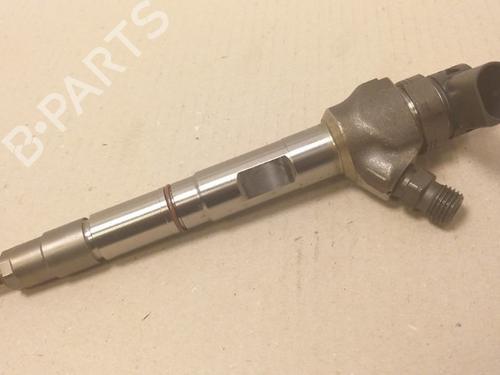 Used Injector VW TOURAN (5T1) 2.0 TDI (150 hp) 25928429