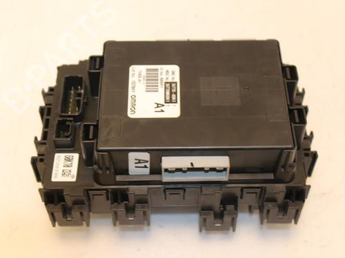 Used Fuse box Fuse box 15327313 15327313