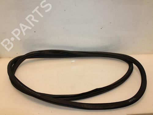 Used Rubber door seal Rubber door seal VW TOURAN (5T1) 1.6 TDI (110 hp) 15323299 15323299