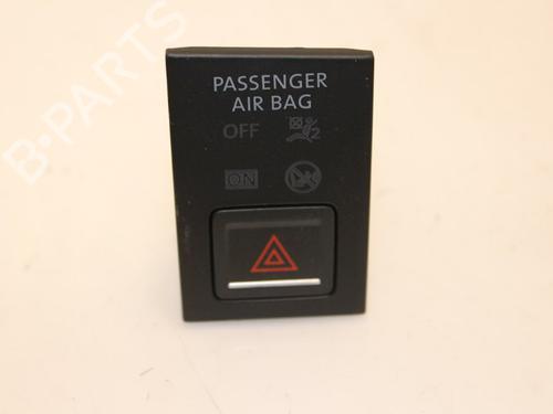 Used Warning switch VW GOLF VII (5G1, BQ1, BE1, BE2) 2.0 TDI (150 hp) 15796690