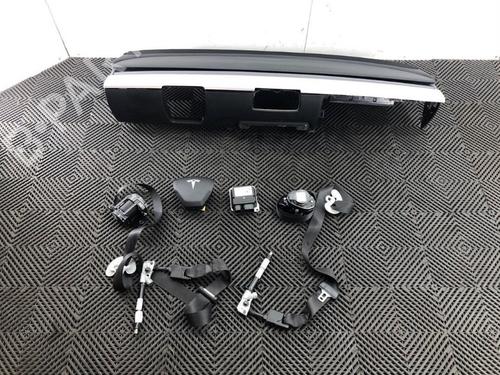 airbag-kit-tesla-model-3-5yj3-2017-37204609 main image