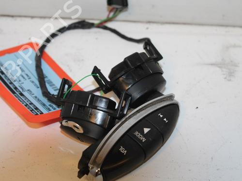 Used Steering wheel controls Steering wheel controls 15306426 15306426