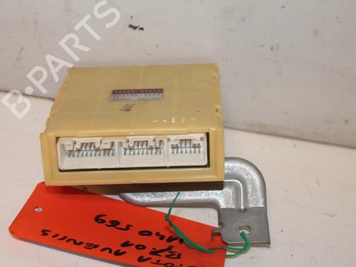 Used Electronic module TOYOTA AVENSIS VERSO (_M2_) 2.0 D (CLM20_, CLM20R) (116 hp) 15306394