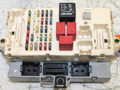 Used Fuse box Fuse box 15303930 15303930