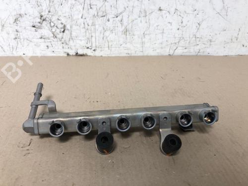 Used Injection rail Injection rail 37213570 37213570