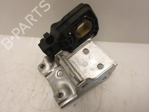 Used Front bumper bracket Front bumper bracket 15338156 15338156