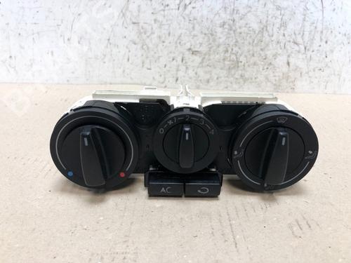 Used Climate control VW GOLF IV (1J1) 1.6 16V (105 hp) 15534303