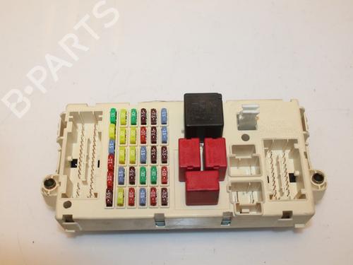 Used Fuse box Fuse box 15320901 15320901