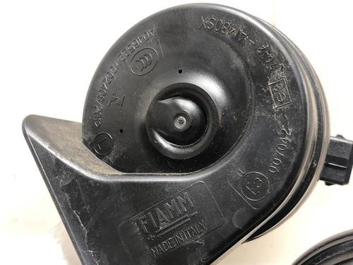 Horn RENAULT CAPTUR I (J5_, H5_) 0.9 TCe 90 | BP37204476E13 - Image 8