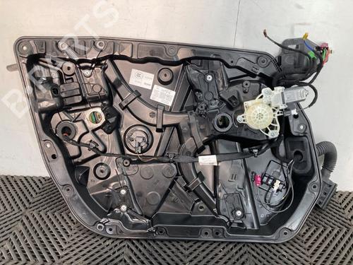 Rudehejsemekanisme ventre foran Rudehejsemekanisme ventre foran MERCEDES-BENZ C-CLASS (W205) C 300 EQ Boost (205.083) (258 hp) 36702251 36702251