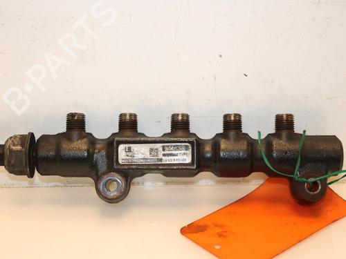 Used Injection rail Injection rail 15736158 15736158