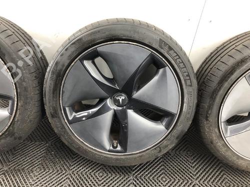 Wheel set TESLA MODEL 3 (5YJ3) EV Performance AWD | BP37209959C100 - Image 3