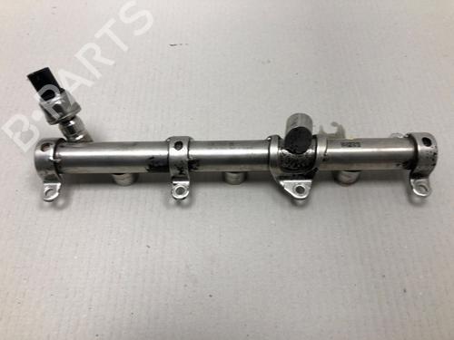 Used Injection rail Injection rail 37213996 37213996