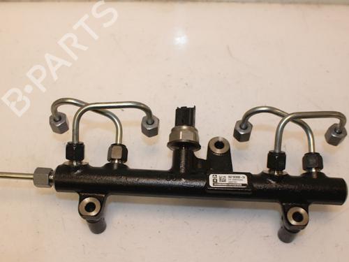 Used Injection rail FORD KUGA II (DM2) 2.0 TDCi 4x4 (163 hp) 15829550
