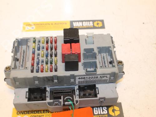 Used Fuse box Fuse box 15312613 15312613