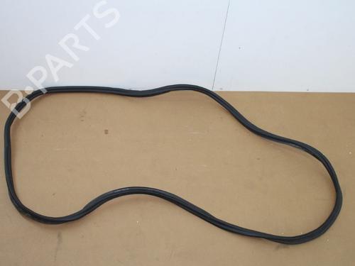 Used Rubber door seal VW TOURAN (5T1) 2.0 TDI (110 hp) 15330979