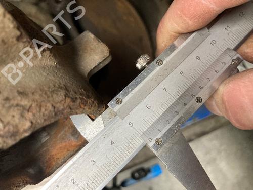Used Right front steering knuckle Right front steering knuckle 37210015 37210015