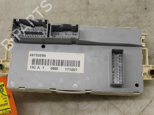 Fuse box FIAT STILO (192_) 1.6 16V (192_XB1A) | BP15302807E1 