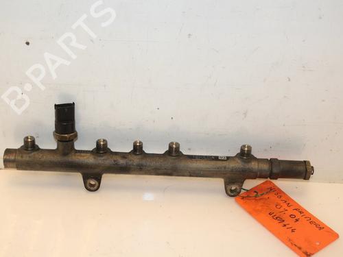 Used Injection rail Injection rail 15319889 15319889