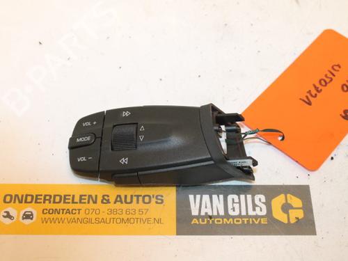Used Steering wheel controls Steering wheel controls 15311334 15311334